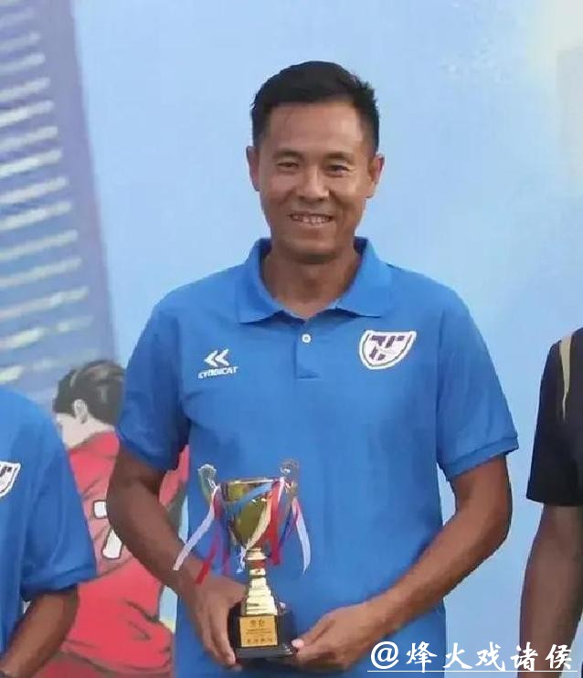 原南京部队足球队当家前锋,曾获得甲级联赛和足协杯金靴,黄德兴 原南京部队足球队当家前锋,曾获得甲级联赛和足协杯金靴,黄德兴